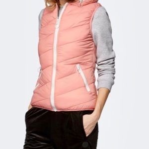 Bench Core Puffer Vest Hood in Collar